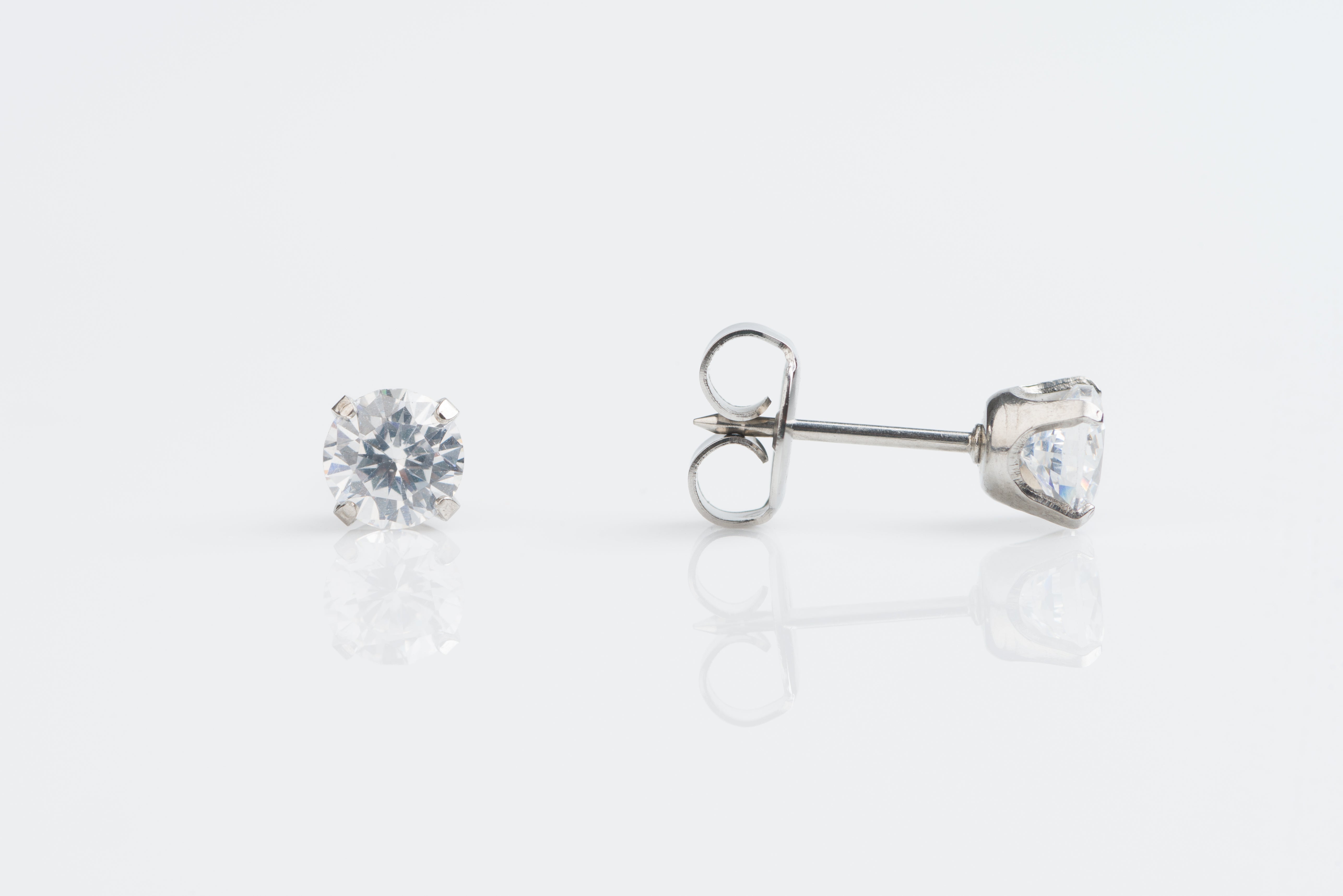 Studex Sensitive Princess Cut Cubic Zirconia Gold Plated Stud Earrings CZ Claw e Studex Sensitive Princess Cut Cubic Zirconia Gold Plated Stud Earrings CZ Claw e