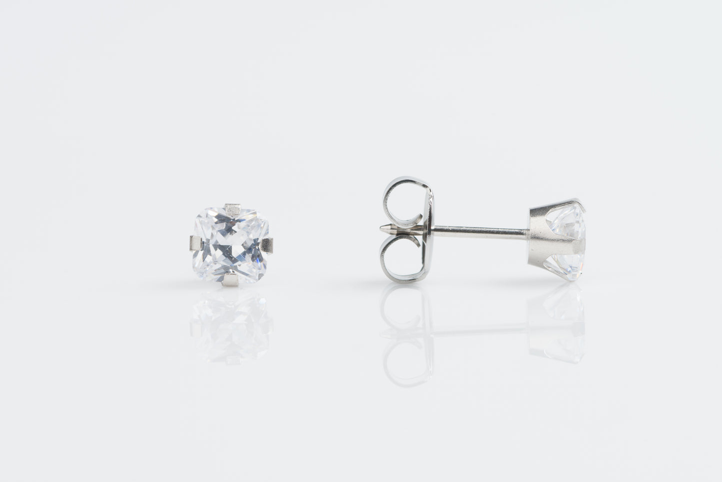 Prong Setting Princess-Cut System 75™ Piercing Studs