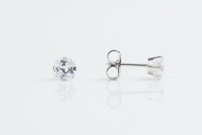 Prong Setting Princess-Cut System 75™ Piercing Studs