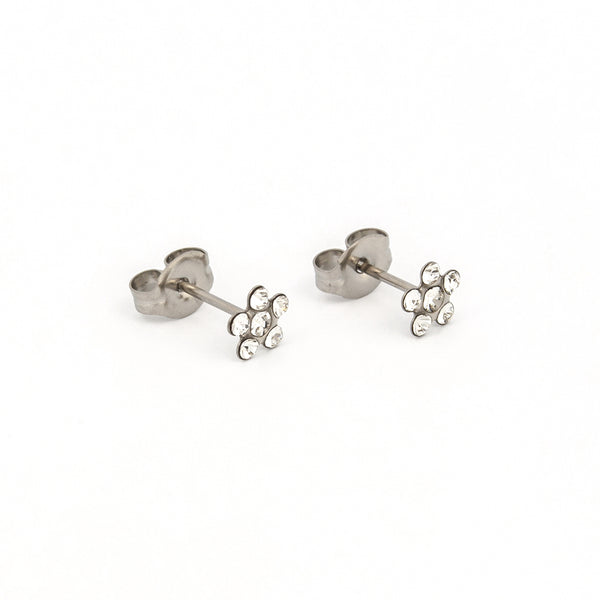 Sensitive Sterilized Daisy Cubic Zirconia Fashion Studs