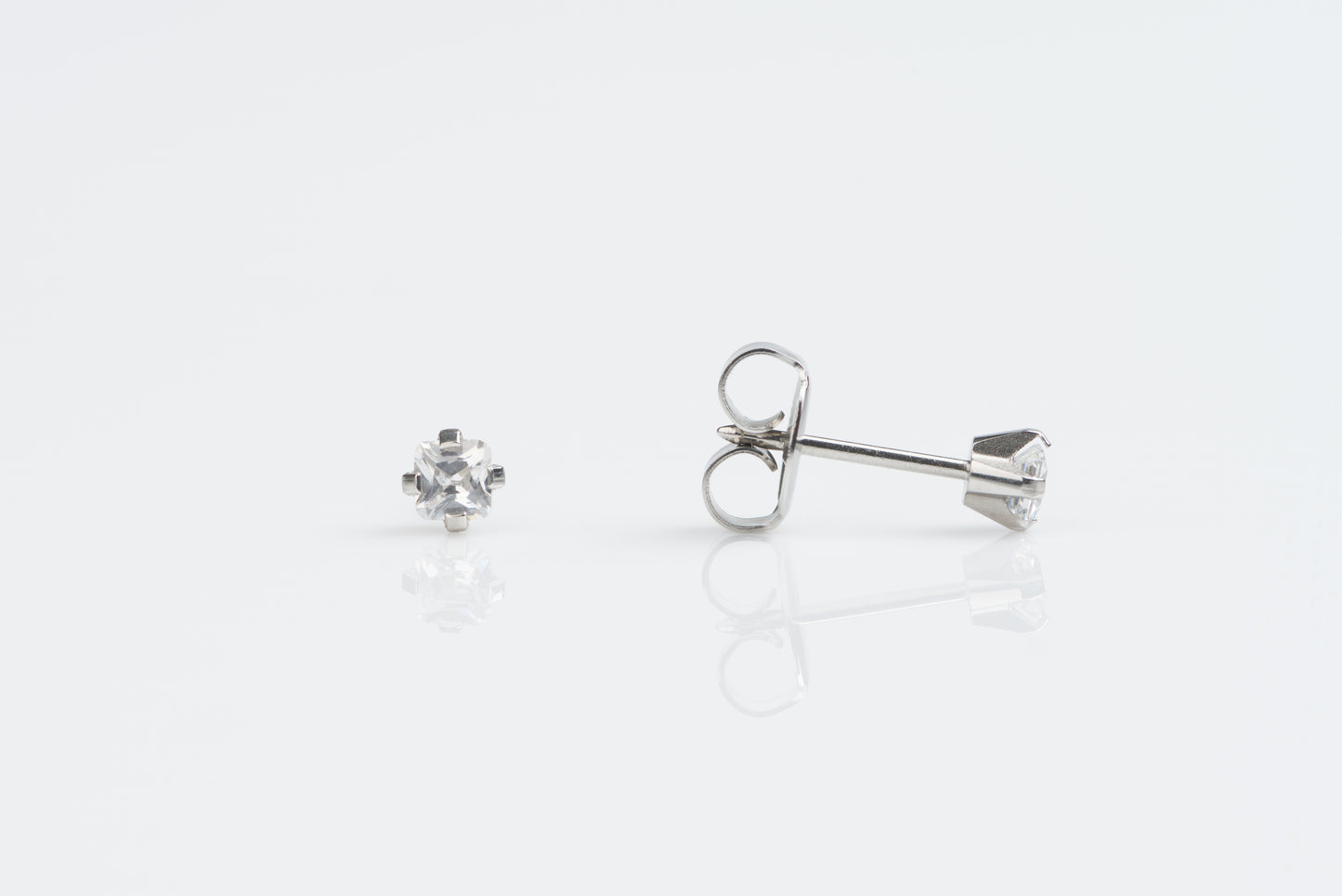 Prong Setting Princess-Cut System 75™ Piercing Studs