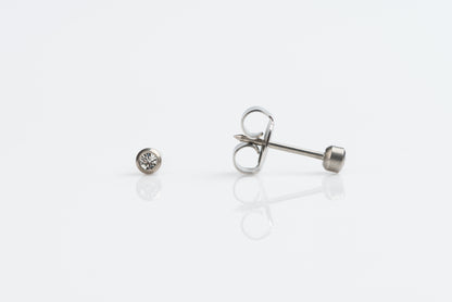 Bezel Setting System 75™ Piercing Studs