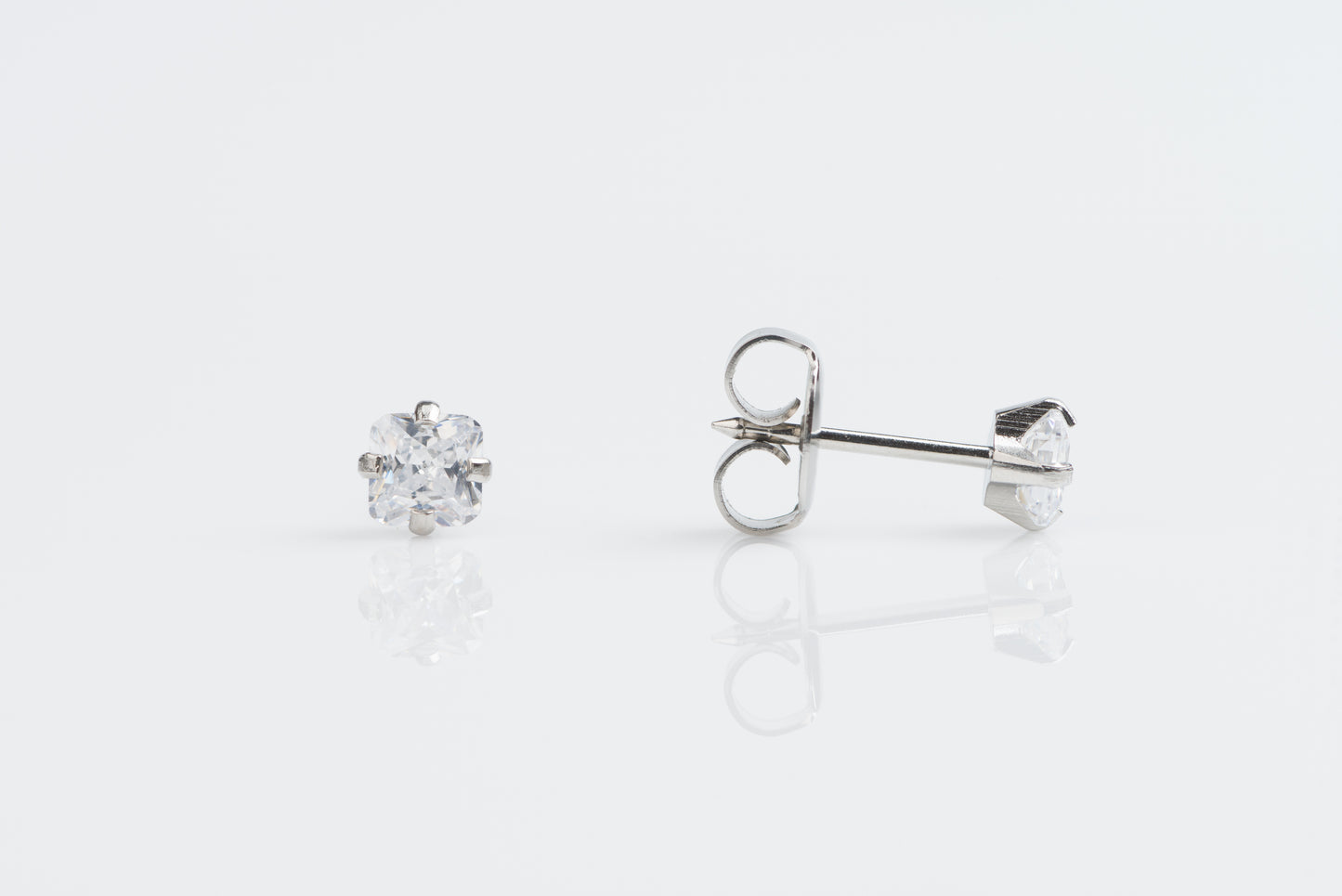 Prong Setting Princess-Cut System 75™ Piercing Studs