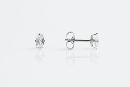 Sensitive Sterilized Prong-Set Cubic Zirconia  Fashion Studs -  Clear - 4mm -  Stainless Steel